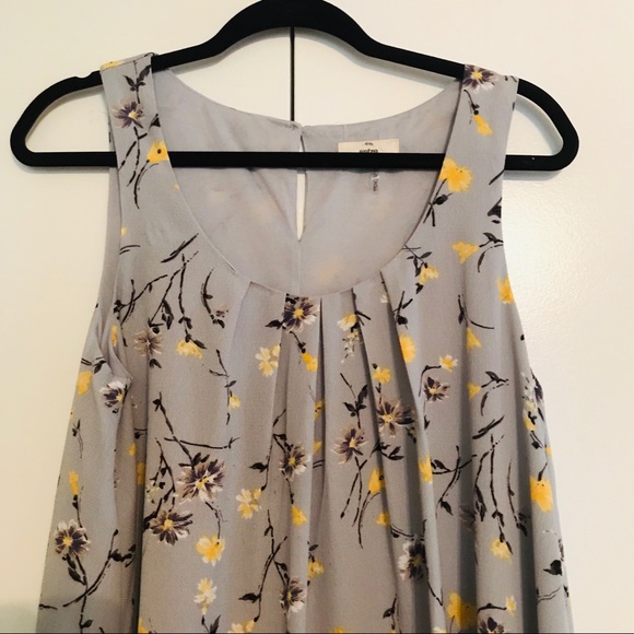 Sleeveless Flowy Grey Floral Dress - Picture 2 of 4